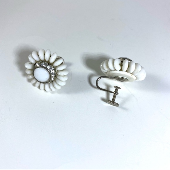 Stunning white beaded rhinestone flower earrings - Picture 4 of 6